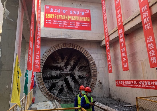 宁波轨道交通5号线泗曹区间双线贯通(图1) 1-200306161945312.jpg