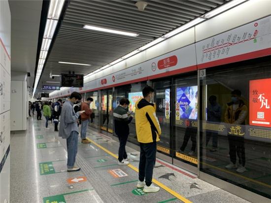 运营史上首次!杭州地铁试行早晚高峰免费乘坐(图1) 1-20031Q1413L56.jpeg