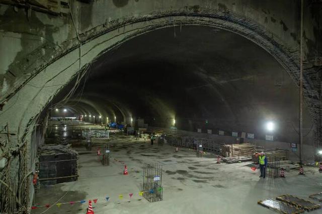 大连地铁5号线青泥洼桥站主体结构完工(图1) 3-21122F92524X6.jpeg