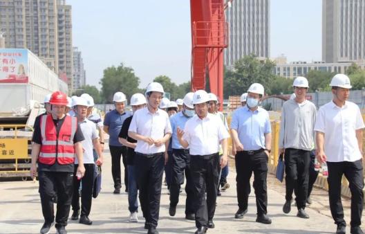 山东省交通运输厅调研督导济南城市轨道交通安全生产工作(图1) 3-23062FT135444.jpg