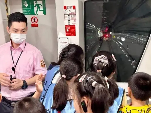 这个暑假,杨浦少年感受轨道交通的魅力(图1) 3-230HP9161N46.jpg