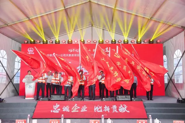 苏州轨道交通天鹅荡项目开展劳动竞赛(图1) 3-23091PU34N15.jpg