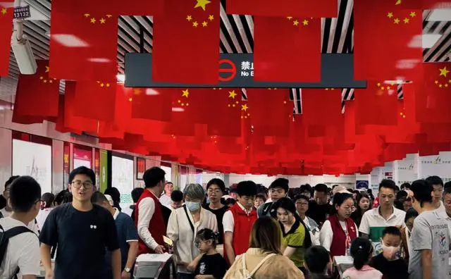 “双节”期间合肥轨道安全运送乘客1131.87万人次(图1) 3-23100PS35OQ.jpg