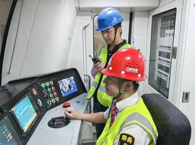 好消息!合肥两条地铁延长线信号系统完成贯通升级(图1) 3-23101Z9121A58.jpg