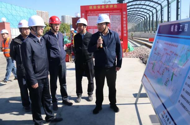 太原轨道集团调研督导1号线站后工程施工进度(图2) 3-2310230T940Q2.jpg