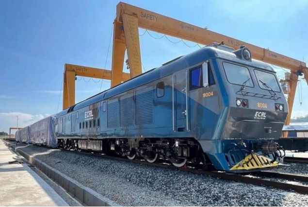 中车“资阳造”首批铺轨施工用内燃机车抵达关丹港(图1) 3-231026140204103.png