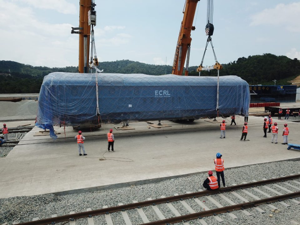 中车“资阳造”首批铺轨施工用内燃机车抵达关丹港(图3) 3-231026140320343.png