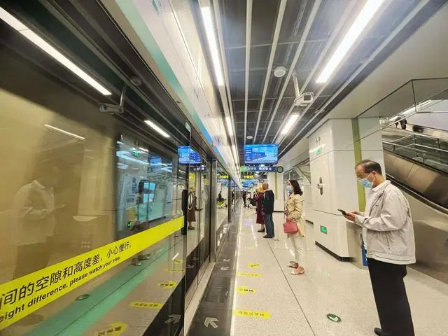 冲刺四季度,“轨道上的青岛”打好收官战(图1) 3-23102FT943412.jpg