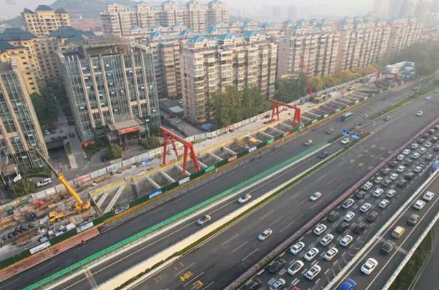 济南轨道交通 “助跑”济南2023马拉松(图1) 3-2310300T6134K.jpg