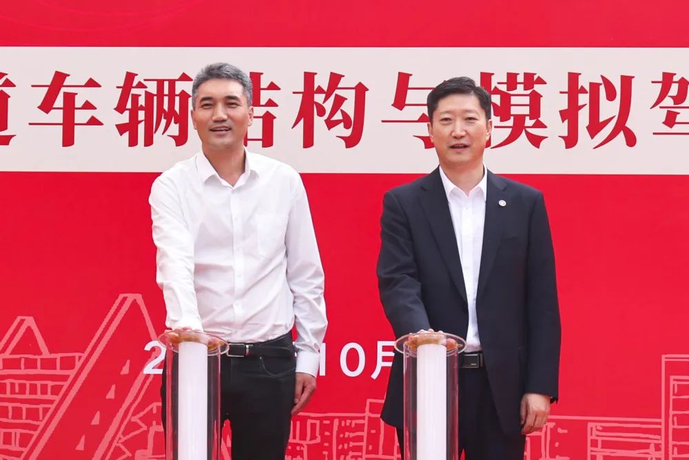 校企共建!上海地铁1号线108号列车揭牌(图2) 3-231103135152395.jpg