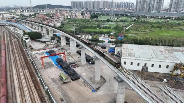 广州白云站枢纽轨道工程贯通(图1) 3-23110FS92B41.jpg