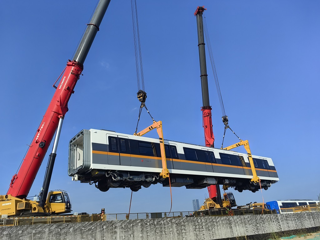 深圳市轨道交通13号线一期工程PPP项目首列电客车交付(图2) 3-23110PT910M4.jpg