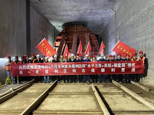 济南轨道交通6号线软件园站-工业园站左线盾构顺利始发(图1) 3-23110PU403160.jpg