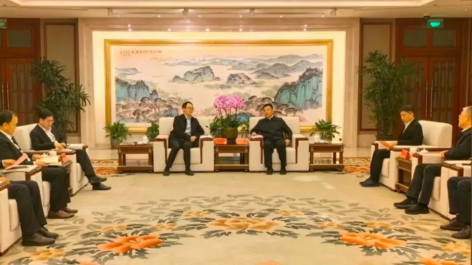 中交集团党委副书记、总经理王海怀会见无锡市委书记杜小刚(图1) 3-23120Q046304K.png
