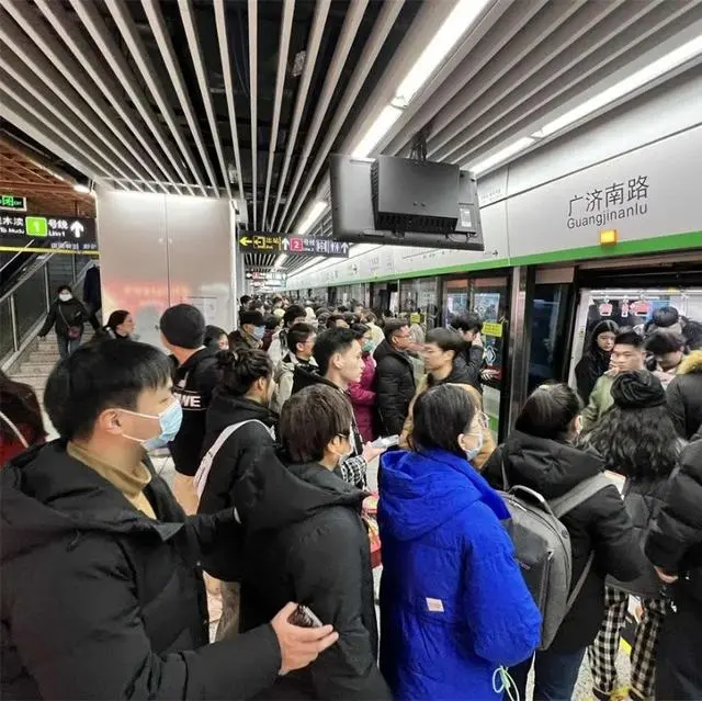 304.1万人次,苏州轨道交通客流再创新高(图1) 3-2401020Z031305.png