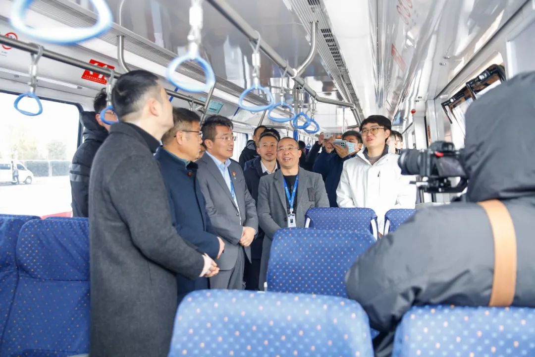 杭海城际铁路首列增购电客车交付(图3) 3-240105134IaJ.jpg