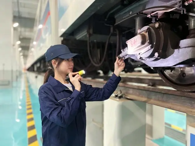 近万名女职工扎根广州地铁,“她力量”助力城市轨道发展(图2) 3-24030PU041P2.png