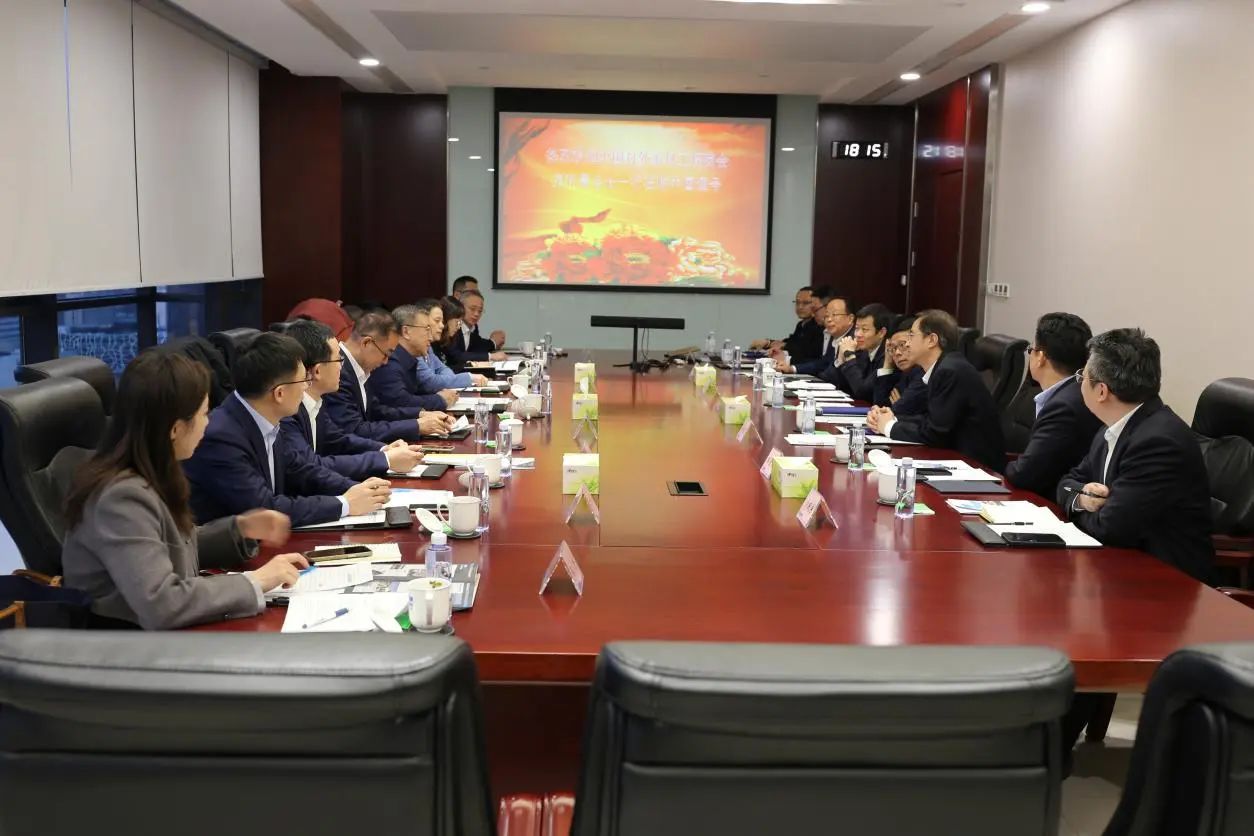 楼齐良会见中国对外承包工程商会会长房秋晨(图1) 3-240311150G95X.jpg