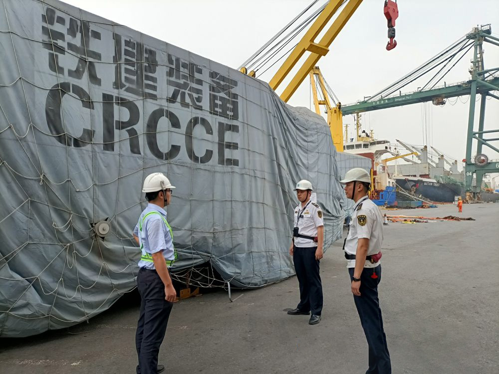东莞→印度!59件国产重型铁路养护机械搭船出海(图2) 3-2404151502235O.jpg
