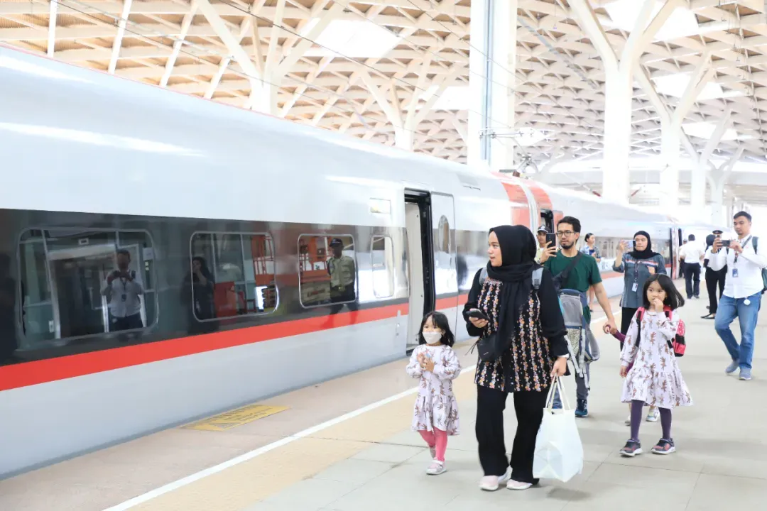 雅万高铁运营半年累计发送旅客256万人次(图1) 3-24041PZ35T31.png