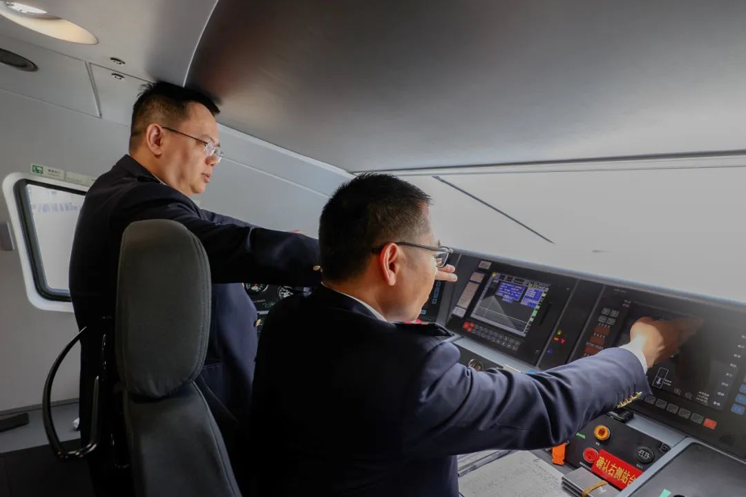 兰州至武威段高铁进入运行试验阶段(图2) 3-24050914254DW.jpg