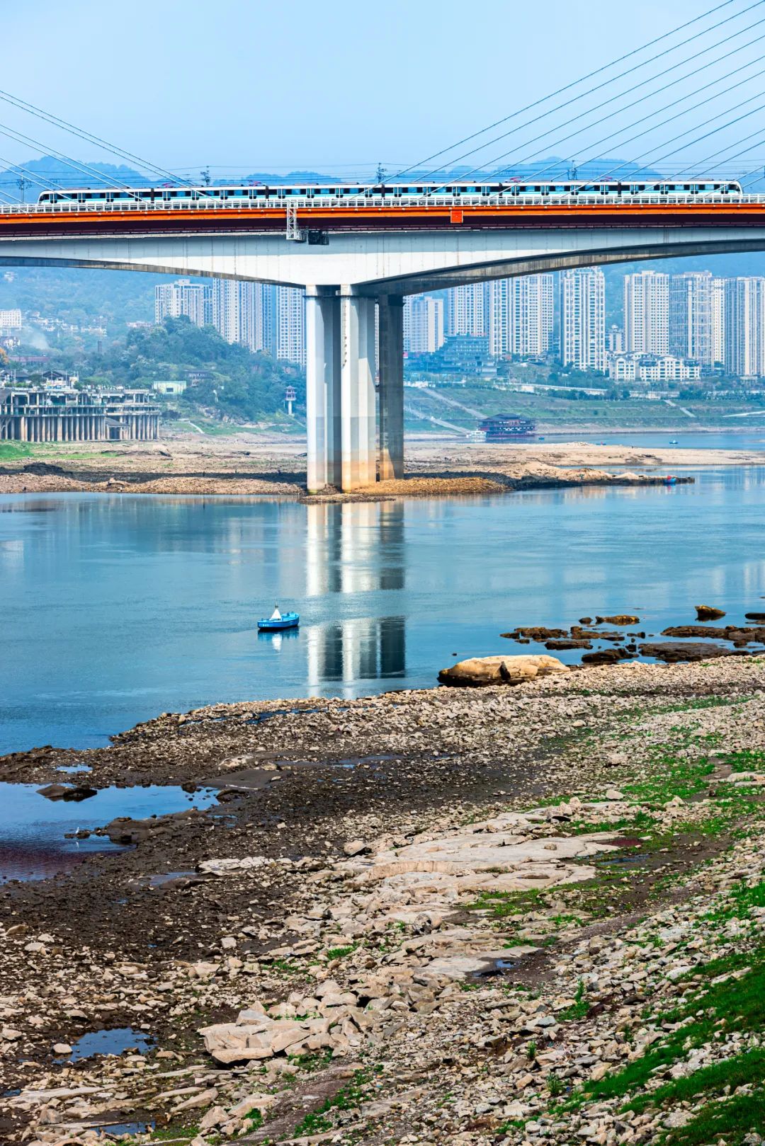 铺着“席梦思”的重庆地铁(图1) 3-240514091T2323.jpg