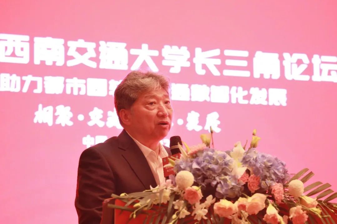 ▲长三角校友会会长李永利 ▲长三角校友会会长李永利
