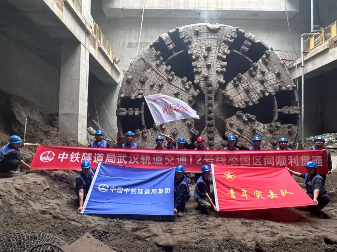 亚洲最长城市地铁环线穿越长江隧道贯通(图2) 3-240531091HK36.jpg