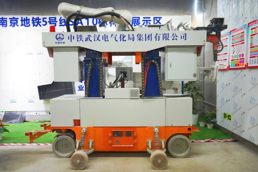 新一代高空智能钻孔机器人首次应用南京地铁(图3) 3-24060G44S1U7.png