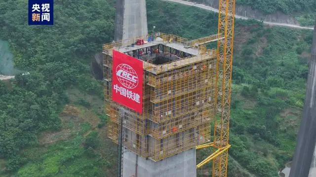 国内在建高铁无砟轨道最高桥墩完工(图1) 3-2406120S553301.png