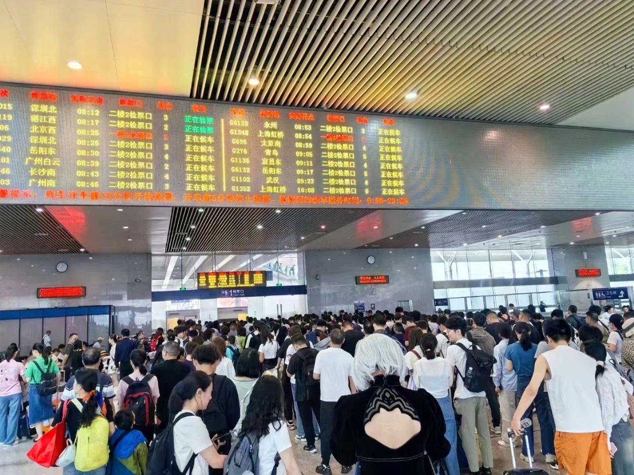 13977人次!株洲西站单日旅客发送量破纪录!(图1) 3-2406120SUD33.jpg