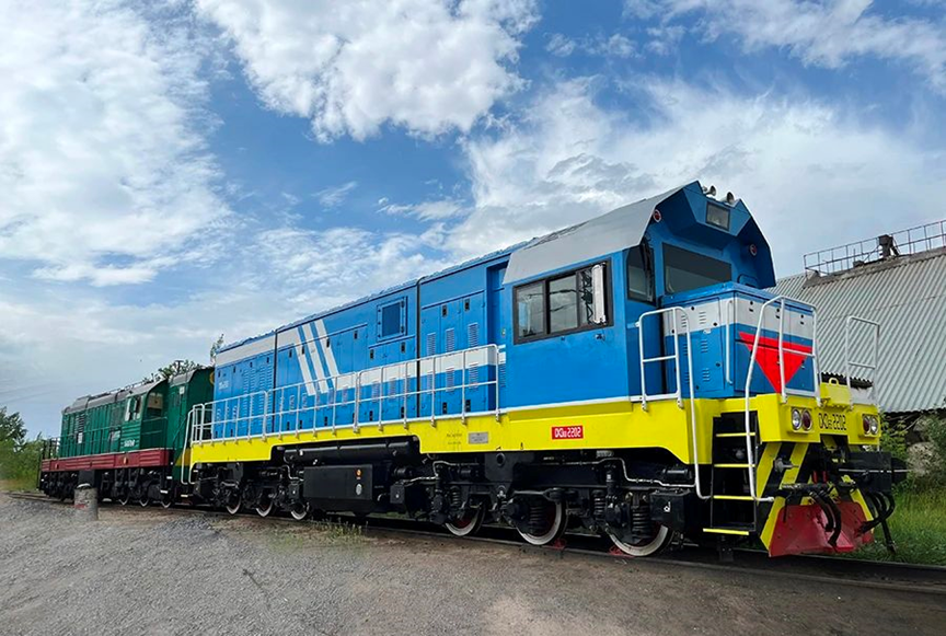哈萨克斯坦喜迎首台中车造CKD6S型机车(图1) 3-240FZS452Q2.png