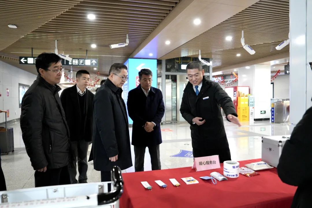 浙江轨道集团党委书记、董事长言建标赴杭海城际进行春运保障工作指导和现场调研(图1) 3-2501100U533316.jpg