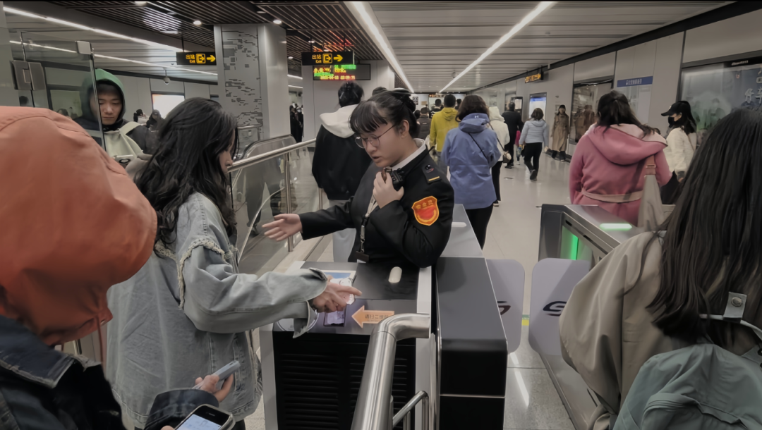苏州地铁自研首台移动闸机上线(图2) 3-25041G6391K44.png