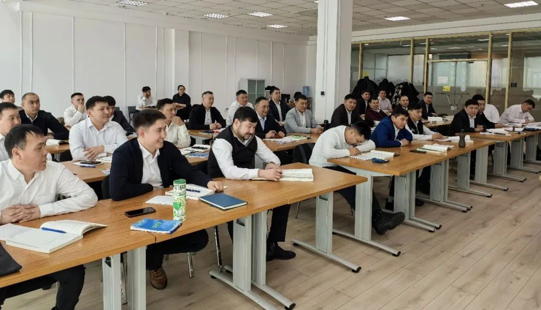 哈萨克斯坦阿斯塔纳市轻轨一期司机岗位培训班正在上课 哈萨克斯坦阿斯塔纳市轻轨一期司机岗位培训班正在上课