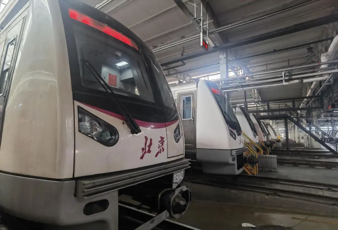 北京地铁5号线智慧升级首列改造列车成功交付(图1) 3-25061QA125a9.jpg