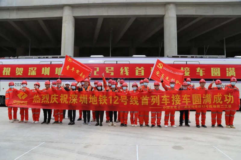 地铁12号线首车到段(图1) 地铁12号线首车到段(图1)