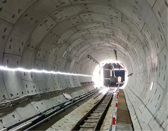 地铁6号线项目“筑诚一号”盾构机圆满完成任务(图1) 地铁6号线项目“筑诚一号”盾构机圆满完成任务(图1)