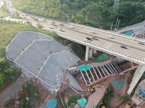 轨道4号线5标打响轨道工程进洞开挖“第一枪”(图1) 轨道4号线5标打响轨道工程进洞开挖“第一枪”(图1)