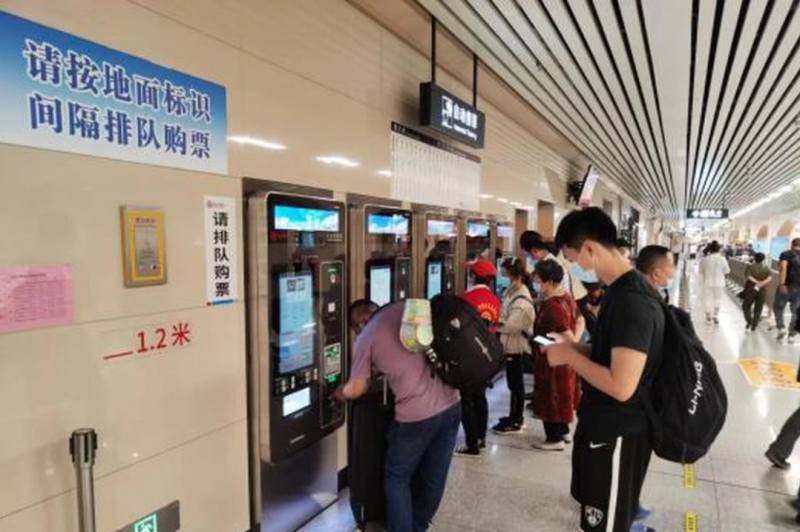 地铁2号线哈尔滨站开启暑运模式(图1) 地铁2号线哈尔滨站开启暑运模式(图1)