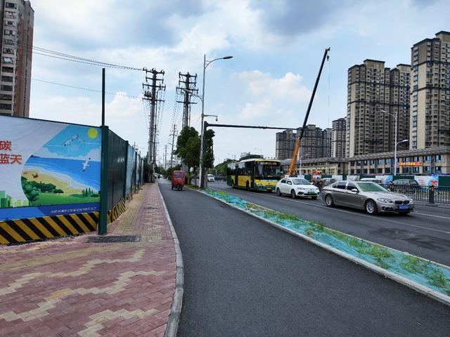 地铁1号线三期物流大道站道路放行工作顺利完成(图1) 地铁1号线三期物流大道站道路放行工作顺利完成(图1)