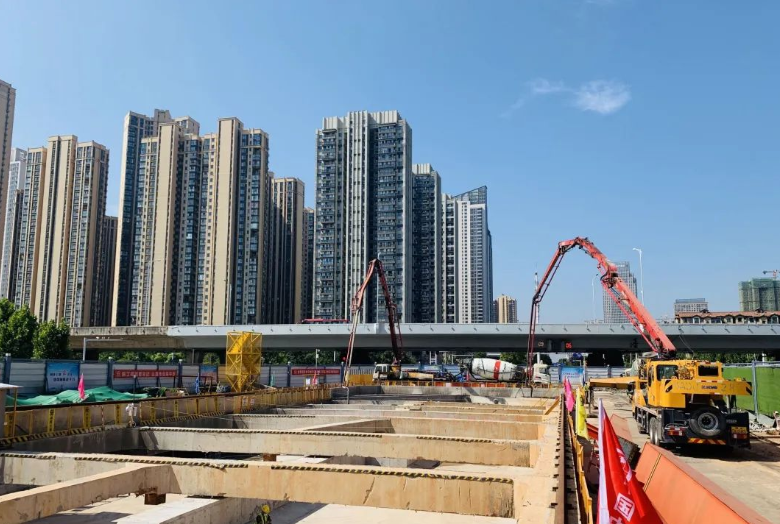 地铁12号线港口村站主体结构顺利封顶(图1) 地铁12号线港口村站主体结构顺利封顶(图1)