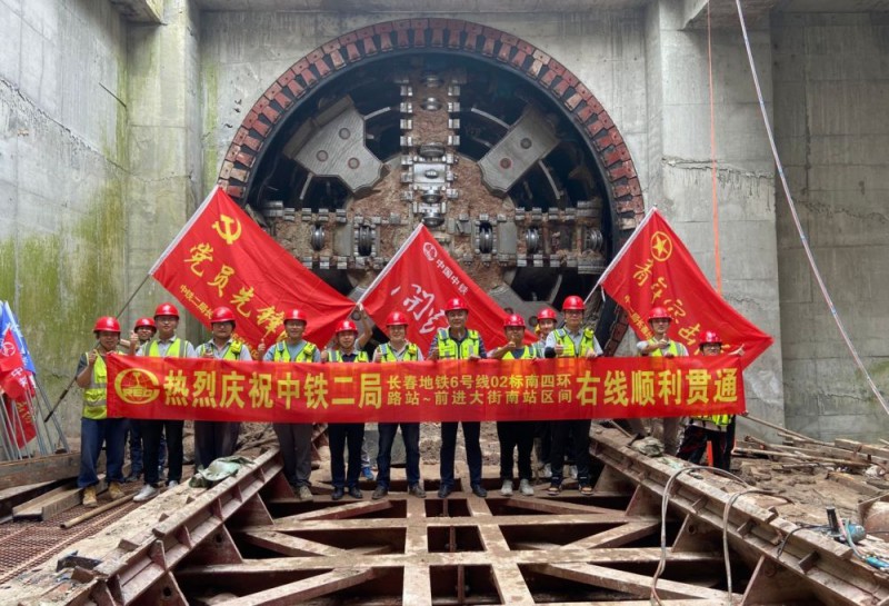 地铁6号线南前盾构区间右线顺利贯通(图1) 地铁6号线南前盾构区间右线顺利贯通(图1)