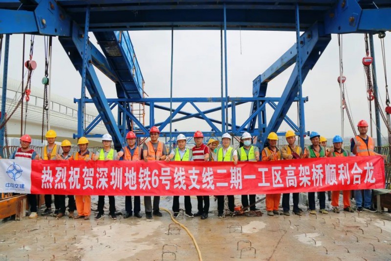 地铁4号线一期工程东方路站主体结构顺利封顶(图1) 地铁4号线一期工程东方路站主体结构顺利封顶(图1)