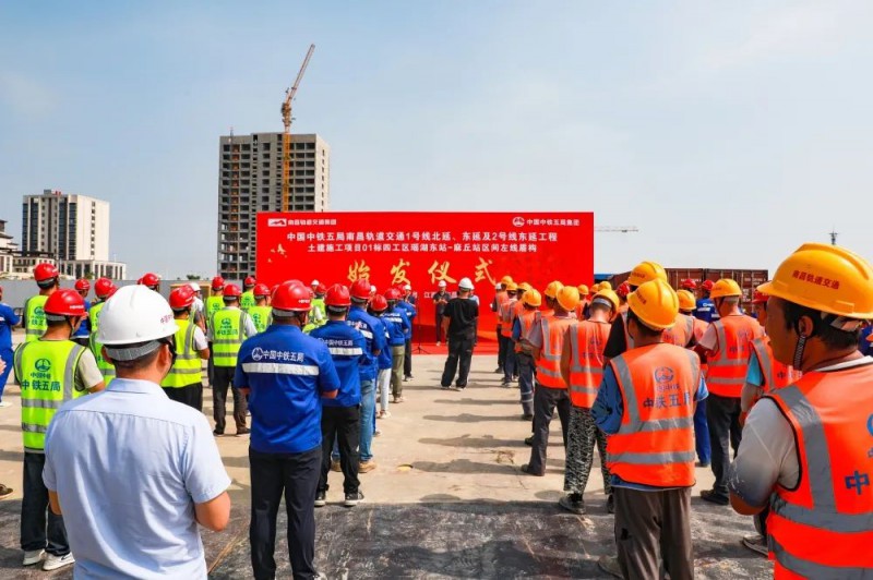 首批“南昌造”盾构机在地铁1号线延长线双始发(图1) 首批“南昌造”盾构机在地铁1号线延长线双始发(图1)