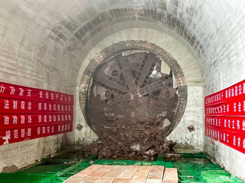 轨道交通18号线黄桷坪站至四川美院站盾构区间实现双线贯通(图1) 轨道交通18号线黄桷坪站至四川美院站盾构区间实现双线贯通(图1)