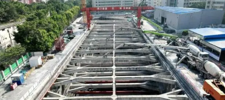 首条环线地铁11号线建设新突破 一重要站点实现封底(图1) 首条环线地铁11号线建设新突破 一重要站点实现封底(图1)