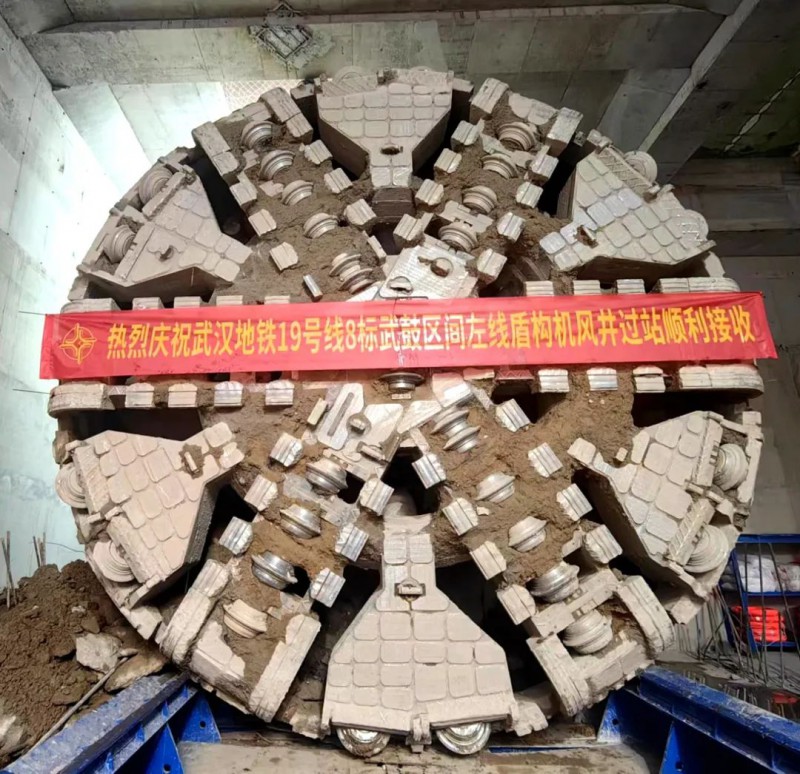 地铁19号线武鼓区间双线顺利抵达区间风井(图1) 地铁19号线武鼓区间双线顺利抵达区间风井(图1)