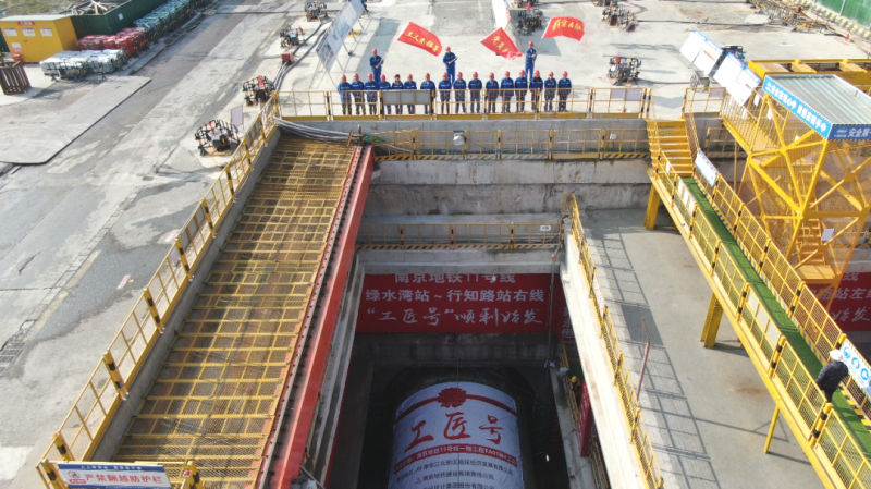 地铁11号线首台盾构机顺利始发(图1) 地铁11号线首台盾构机顺利始发(图1)