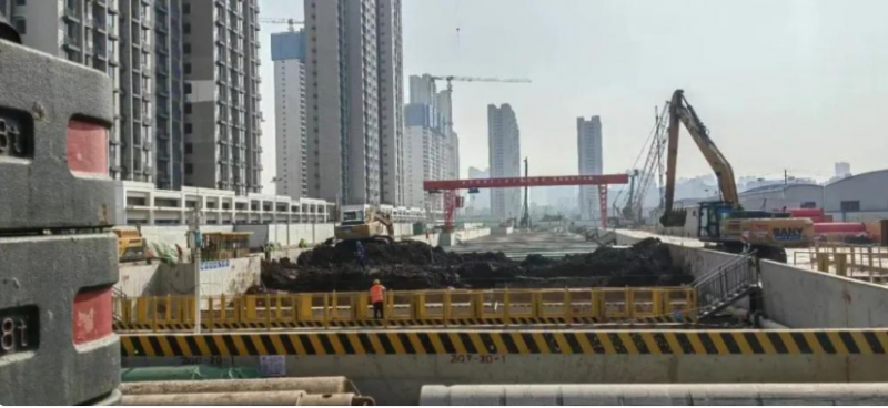 地铁12号线凌吴村站主体基坑土方正式开挖(图1) 地铁12号线凌吴村站主体基坑土方正式开挖(图1)